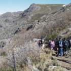 Participantes en una actividad de senderismo en Sanabria organizada por Villaquilambre