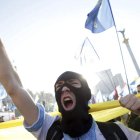 Activistas del partido Svoboda, durante una marcha.
