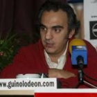 El director donostiarra en la presentación del film en el Bierzo