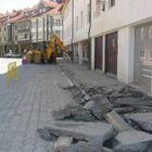 La aceras en la avenida Valcayo de Riaño tendrán en breve baldosas en lugar de cemento