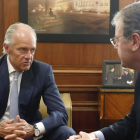 El alcalde de León, Antonio Silván Rodríguez, y el presidente de ADIF, Gonzalo Ferré, mantienen una reunión sobre Feve