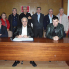 El presidente de Fecoes, Carlos Martín, en el centro, junto a otros representantes de cofradías.