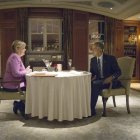 Merkel y Obama durante una cena en el Hotel Adlon de Berlín. GUIDO BERGMANN