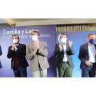 Morala, Vélez, Quiñones, Mañueco, Feijóo y Coelho, ayer noche en el mitin ofrecido por el PP en Ponferrada. L. DE LA MATA