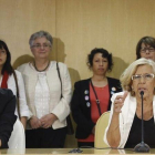 La concejala Rita Maestre y la alcaldesa de Madrid, Manuela Carmena.