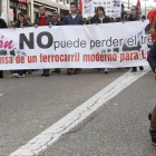 Manifestación en León para exigir inversiones en Feve y Adif, que fue secundada por más de 15.0000 personas