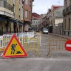 Las calles de Manuel Diz, en la fotografía, y Tejedores permanecen cortadas al tráfico por las obras