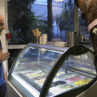 El heladero Ambrogio Manenti, impulsor de la ‘Gelateria Sociale’ en el barrio de Maadi, de la ciudad de El Cairo. EDU MARÍN