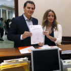Albert Rivera y la diputada Patricia Reyes, ayer. JAVIER LIZÓN