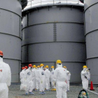 Trabajadores de la planta de Fukushima.