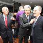 Martínez, con el pedáneo de San Pedro, en su última visita.