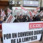 Los trabajadores se concentraron ante la Fele para exigir el convenio colectivo.