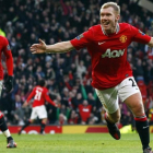 Paul Scholes celebra un gol con el Manchester United.
