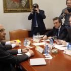 Montoro, Herrera y De Santiago-Juárez en una reunión entre ambas instituciones. RAQUEL P. VIECO