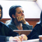 Erika Alonso, en el centro, durante el juicio en el que se le condenó por asesinato.