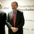 El director general de VidaCaixa, Javier Valle (izquierda), junto al vicepresidente ejecutivo y consejero delegado de la entidad, Tomás Muniesa (derecha).
