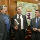 El candidato socialista al Congreso, José Antonio Alonso, visitó ayer al alcalde de León