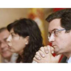 Un momento de la rueda de prensa de Óscar López en la sede de las Cortes de Castilla y León.