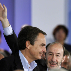 Zapatero y Rubalcaba a su llegada al Comité Federal del PSOE.