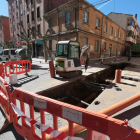 Las obras del colector tienen cortada la calle.