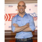 Emilio Pineda presenta el programa magazín «Está pasando»
