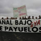 Agricultores del sureste de León, en Villamuñío, en el 2005, piden agua a Narbona