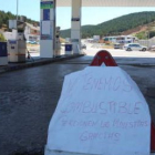 La gasolinera de El Rabizo ha colgado los carteles de «No hay combustible».