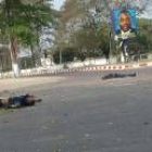 Un policía muerto en los enfrentamientos permanecían ayer en una calle de Kinshasa