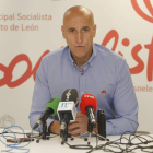 José Antonio Diez, ayer en la rueda de prensa. RAMIRO