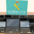 El material incautado por la Guardia Civil a los dos menores.