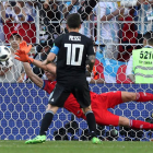 Leo Messi falla el penalti contra Islandia.