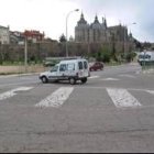 La imagen muestra la N-120 a su paso por el parque de El Melgar, donde será construida una rotonda