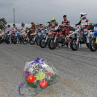 Homenaje de los pilotos al fallecido Romboni en el circuito Il Sagittario de Latina.