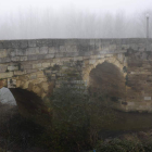 El puente El Canto de Sahagún, de origen romano, es la entrada a Sahagún por el Camino de Santiago. ACACIO DÍAZ