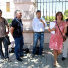 Los representantes de los municipios a la salida de la reunión con Herrera en Valladolid
