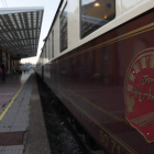 El tren turístico por excelencia en España, en la estación de Astorga. ARCHIVO