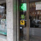 La farmacia se encuentra en Huertas del Sacramento.