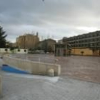 Aspecto exterior del aparcamiento aledaño al Hostal San Marcos