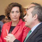 Cirac, ayer, escuchando al comisario de la muestra.
