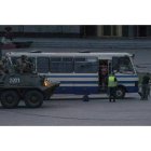 Momento en que el grupo de operaciones especiales libera el autobús secuestrado en Ucrania. LISEYKO