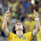 David Luiz celebra su gol, el segundo de Brasil frente a Colombia, en los cuatros de final del Mundial.