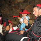 Un caracterizado cardenal Richelieu en el desfile de bodegas.