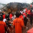 Los servicios de emergencia trabajan para rescatar a las víctimas