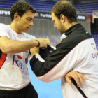 Sarmiento, a la izquierda, entrenó ayer con sus compañeros y hoy estará a las órdenes de Jordi Riber