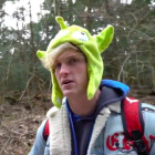 Fotograma del polémico vídeo de Logan Paul en el bosque de los suicidios de Japón