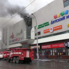Las llamas se han apoderado del centro comercial de Kemerovo (Siberia), causando más de un centenar de muertos.