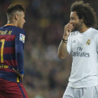 Marcelo habla con Neymar en el último clásico del Camp Nou.