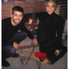 Piqué y una embarazadí-sima Shakira en su tuit. John Mayer en el Twitter de su novia Katy Perry, confirmando su noviazgo. Justin Bieber tras el árbol de Navidad , Heidy Klum pidiendo regalos, Guti con Romina y Mariah Carey.