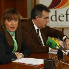 Gema Cabezas, con el gerente del Ildefe, Graciliano Álvarez, durante la rueda de prensa de ayer