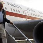 García-Margallo desembarca a su llegada ayer a la isla indonesia de Bali.